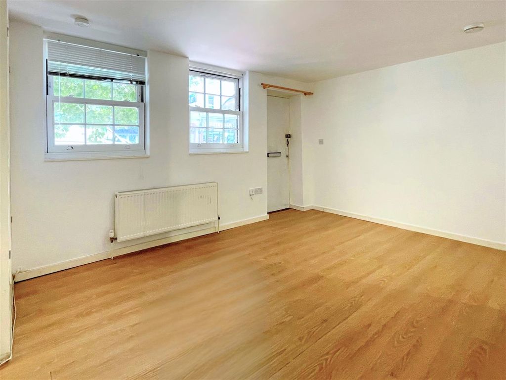Property photo 2 of 12 Living Room