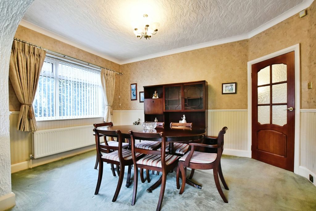 Property photo 3 of 17 Dining Room