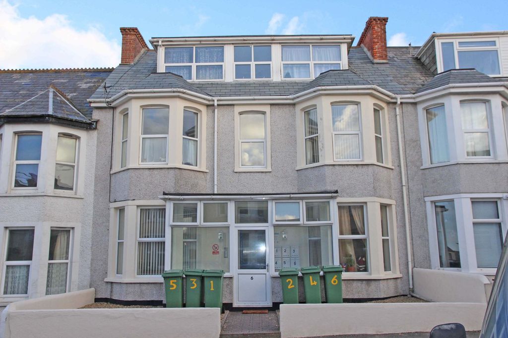 Property photo 1 of 12 External