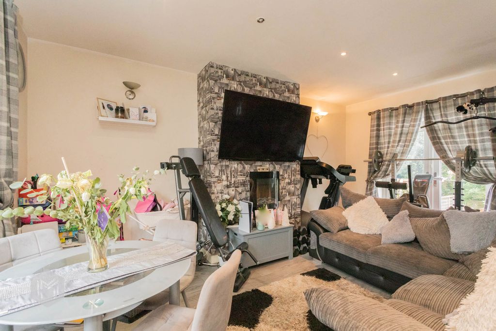 Property photo 2 of 16 Photograph