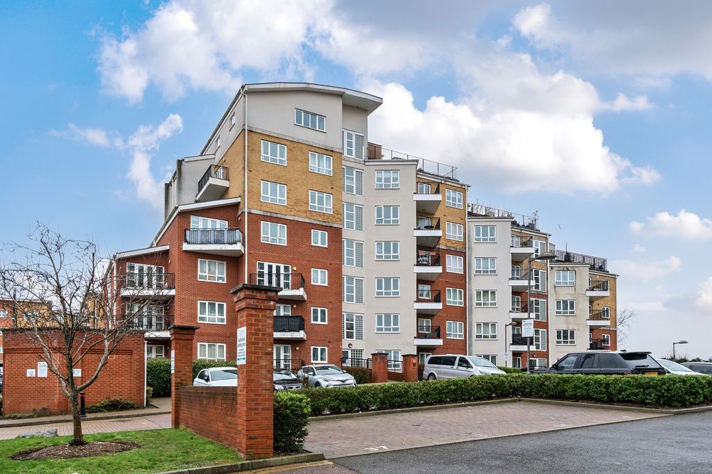 Property photo 1 of 18