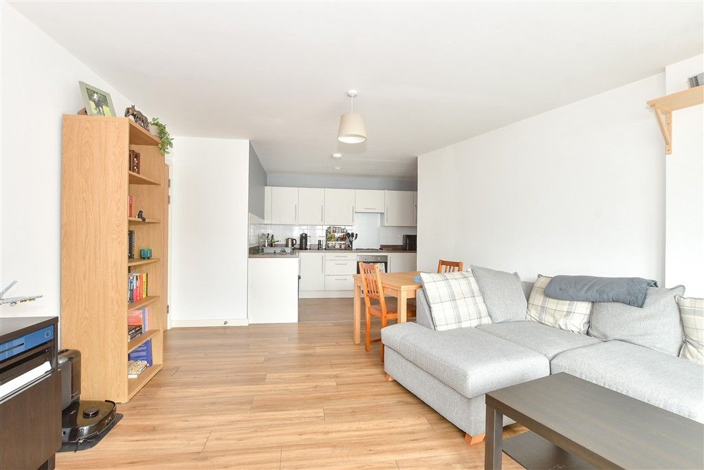 Property photo 3 of 7 Lounge