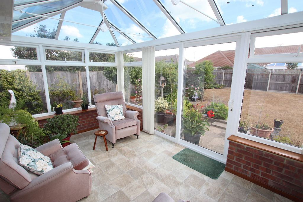 Property photo 2 of 21 Gainsford Avenue 31 - Conservatory 2