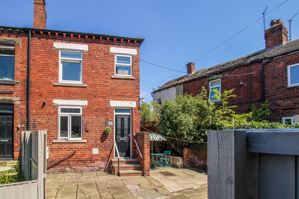 Property photo 1 of 9