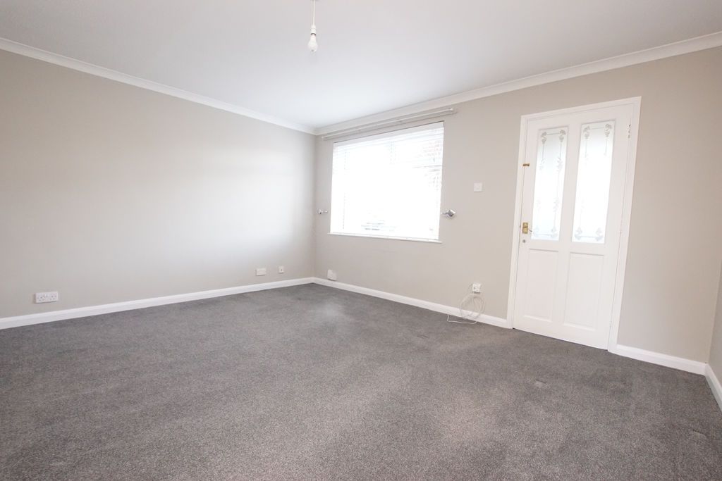 Property photo 3 of 15 Lounge