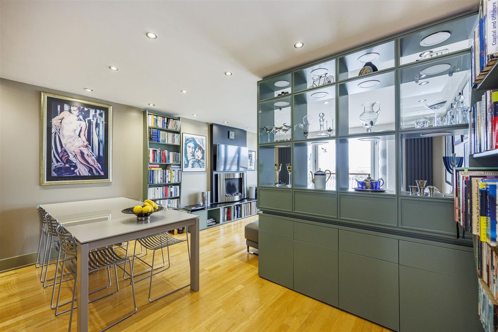 Property photo 3 of 14 Flat-97-Vanguard-Building-020.Jpg