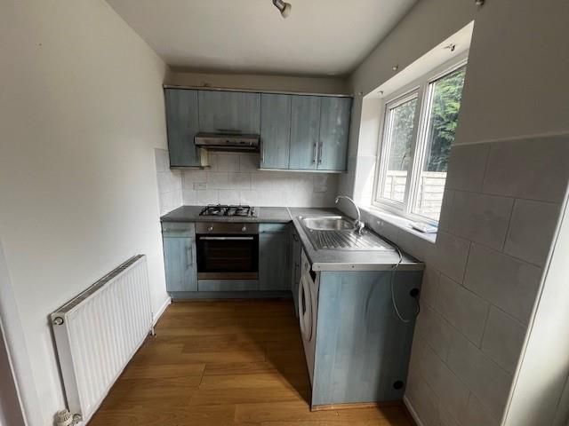 Property photo 3 of 8 Kitchen
