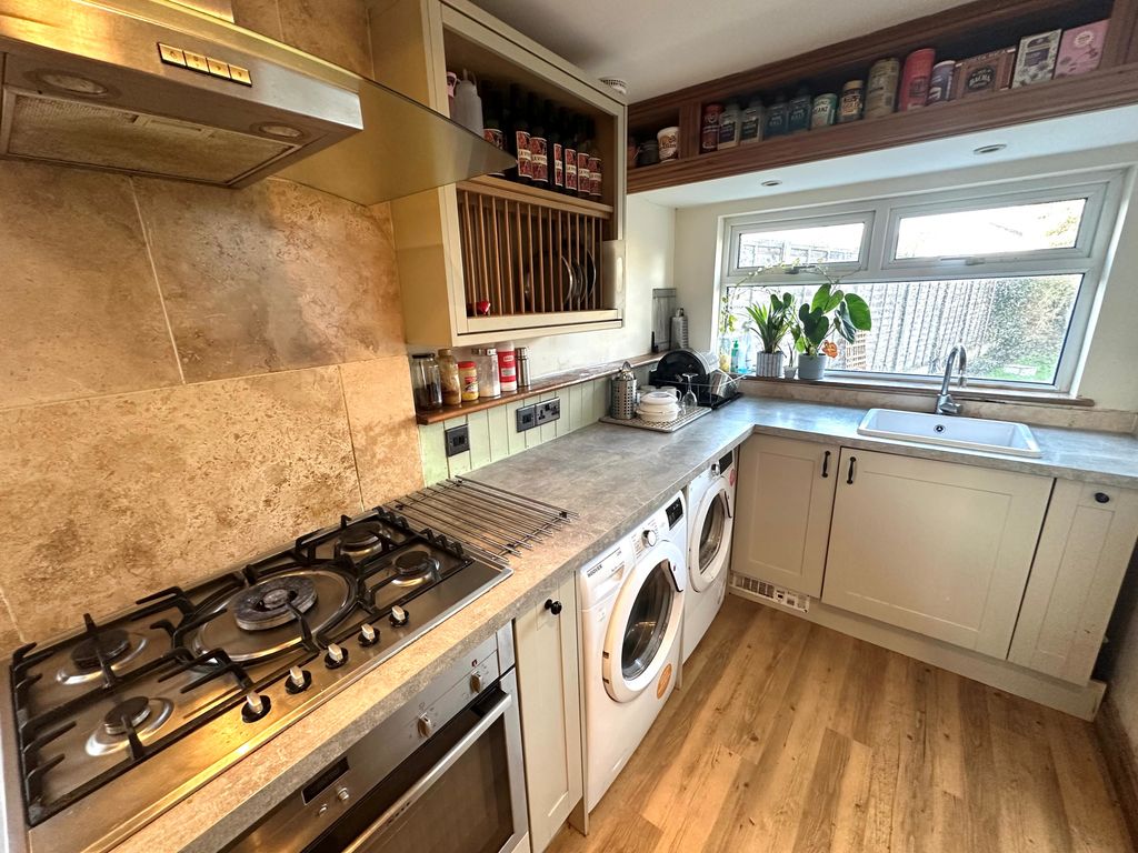 Property photo 3 of 14 Kitchen