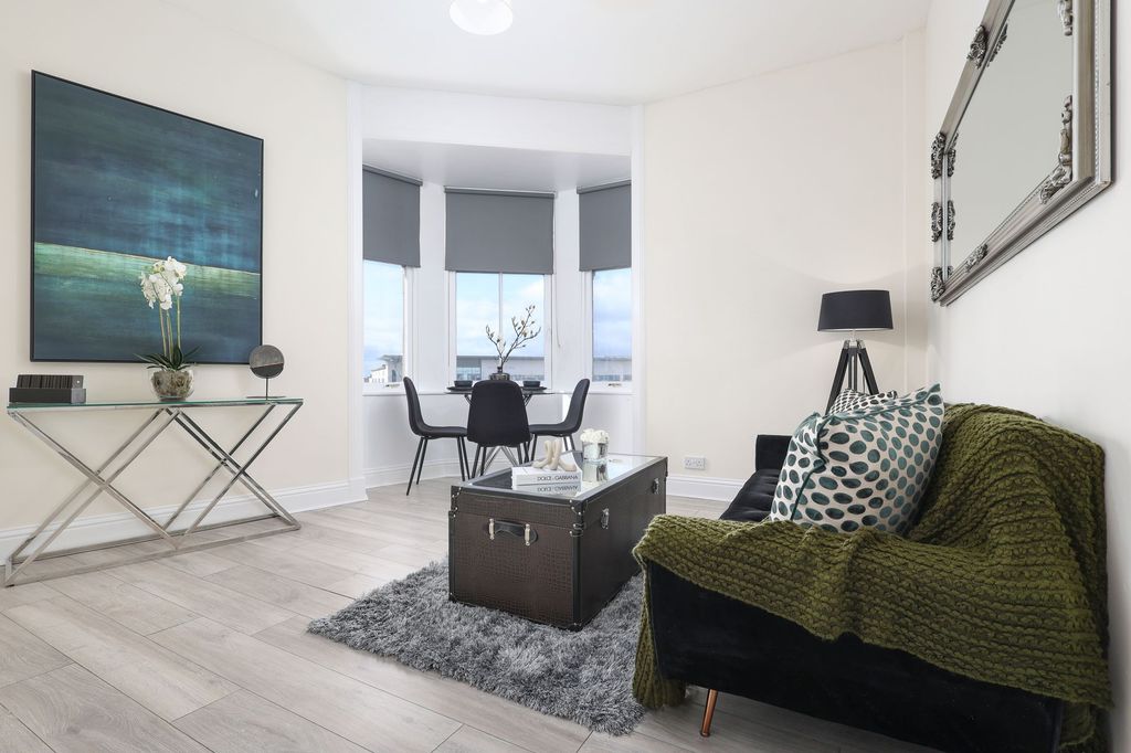 Property photo 2 of 34