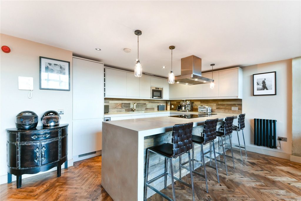 Property photo 3 of 15 Kitchen