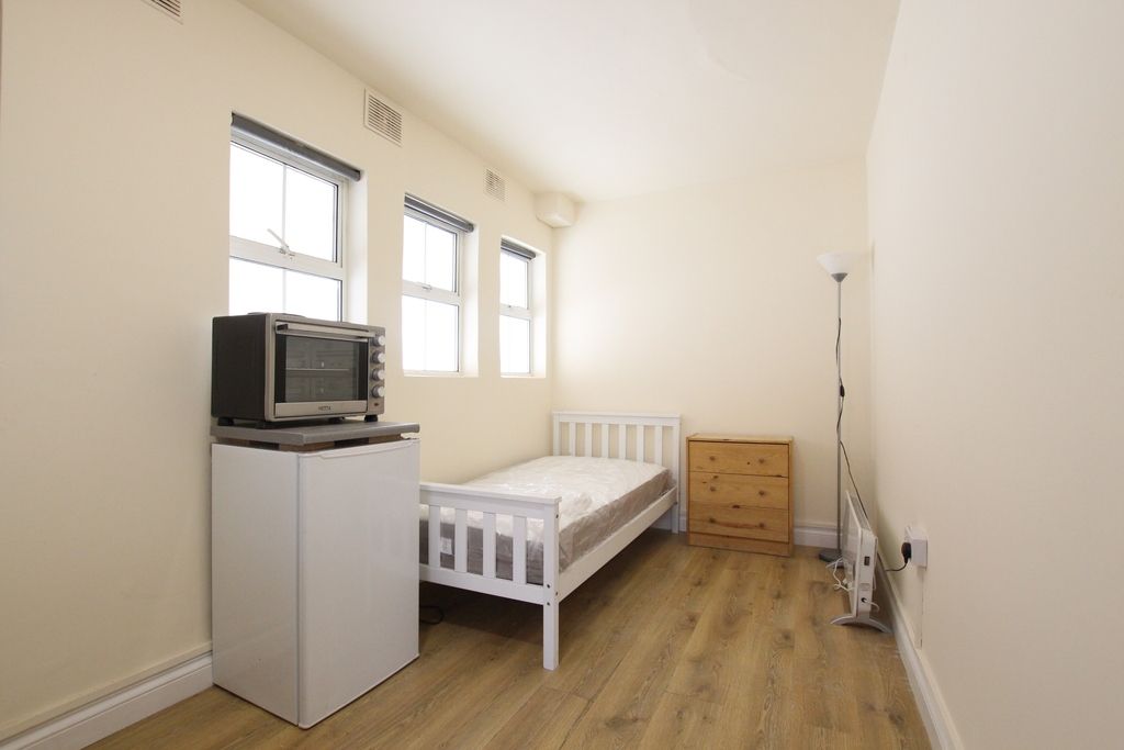 Property photo 1 of 3