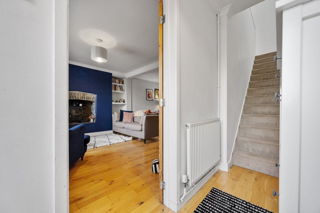 Property photo 2 of 31