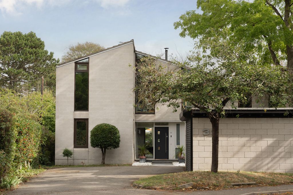Property photo 2 of 37 19582942_N2_Webres.Jpg