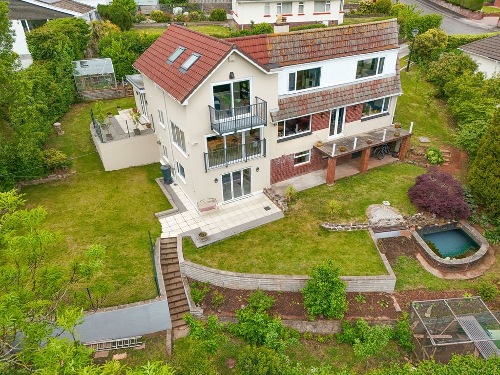 Property photo 2 of 34