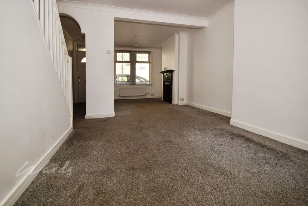 Property photo 3 of 9 Dale Lounge 1