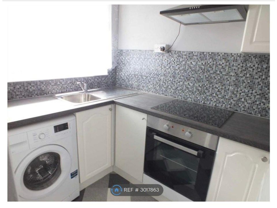 Property photo 3 of 7 Kitchen