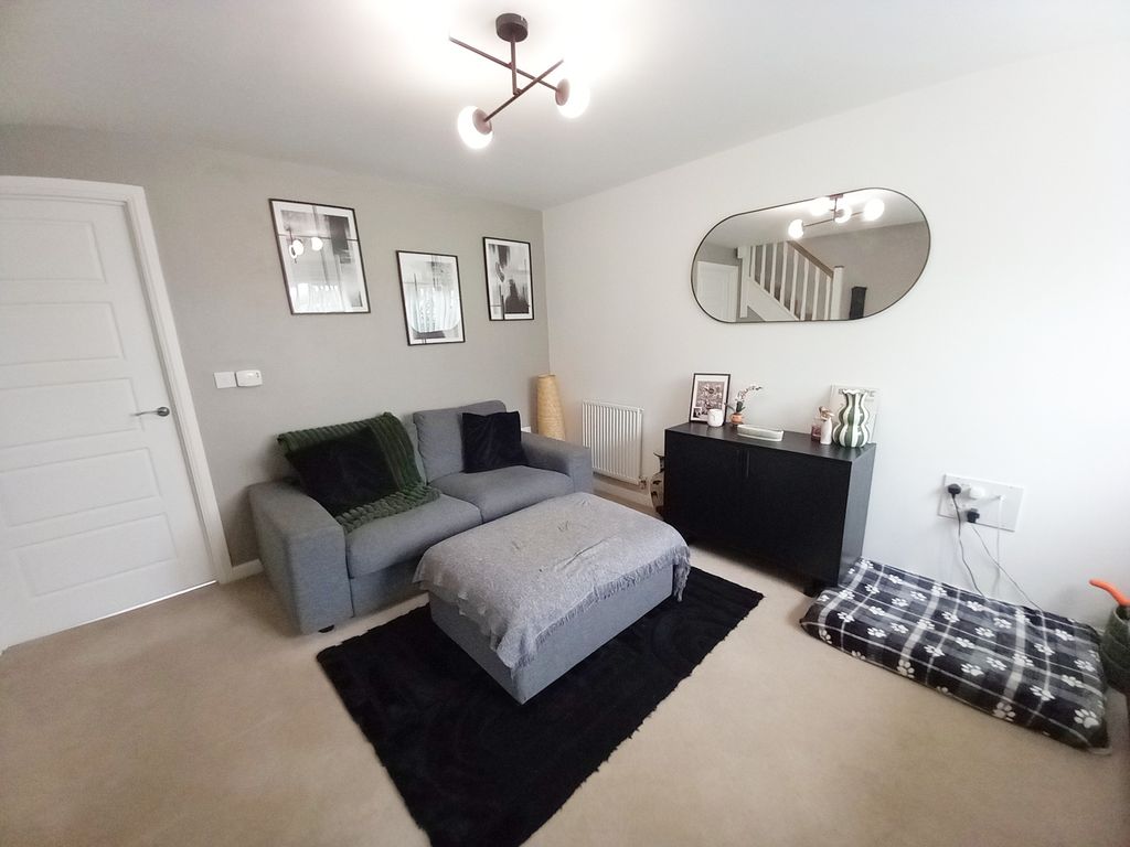 Property photo 2 of 12 Lounge2