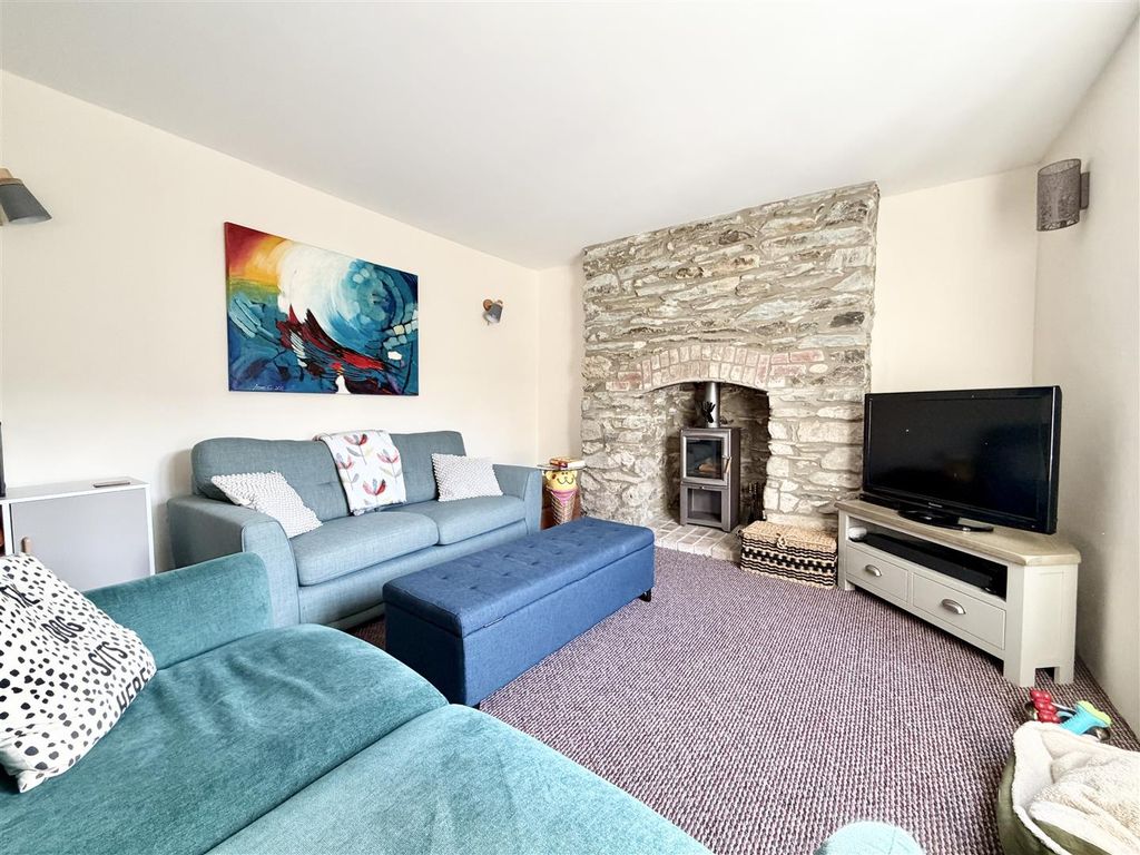 Property photo 2 of 25 Lounge