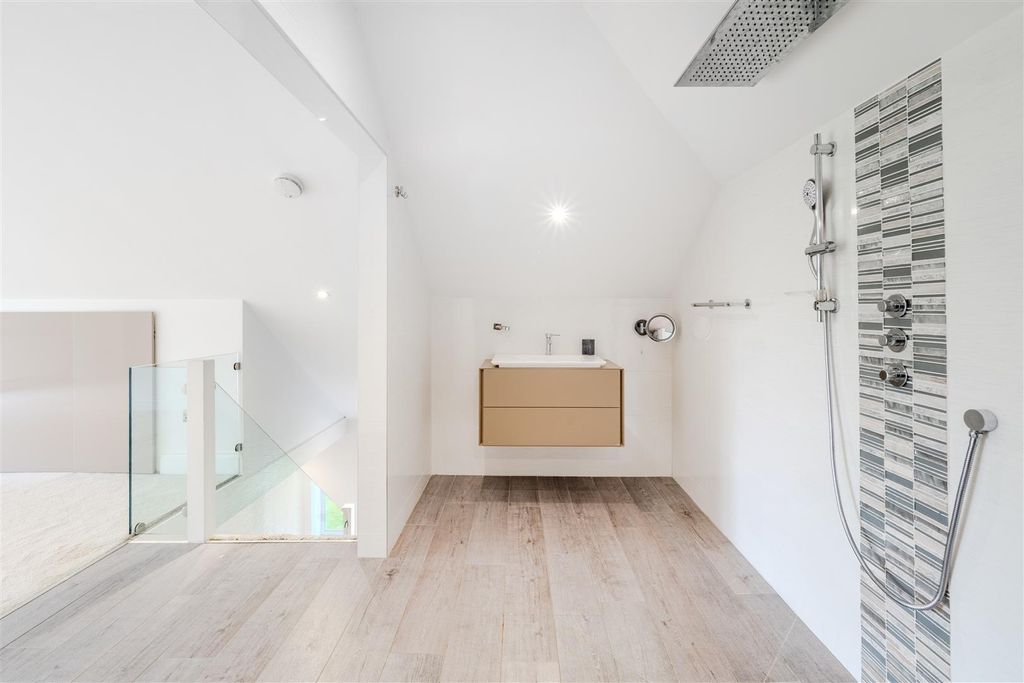 Additional image 18 of 5 bed detached house for saleMartcombe Road, Easton-In-Gordano, Bristol BS20