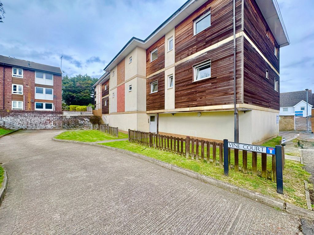 Property photo 1 of 8 Bathroom