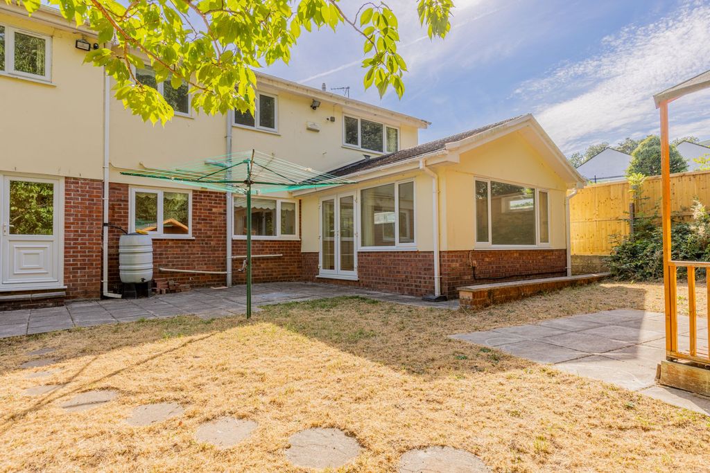Property photo 2 of 60