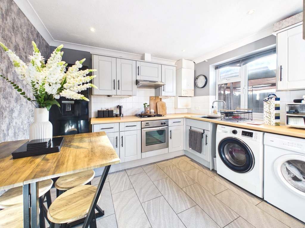Property photo 2 of 17 Breakfast/Kitchen