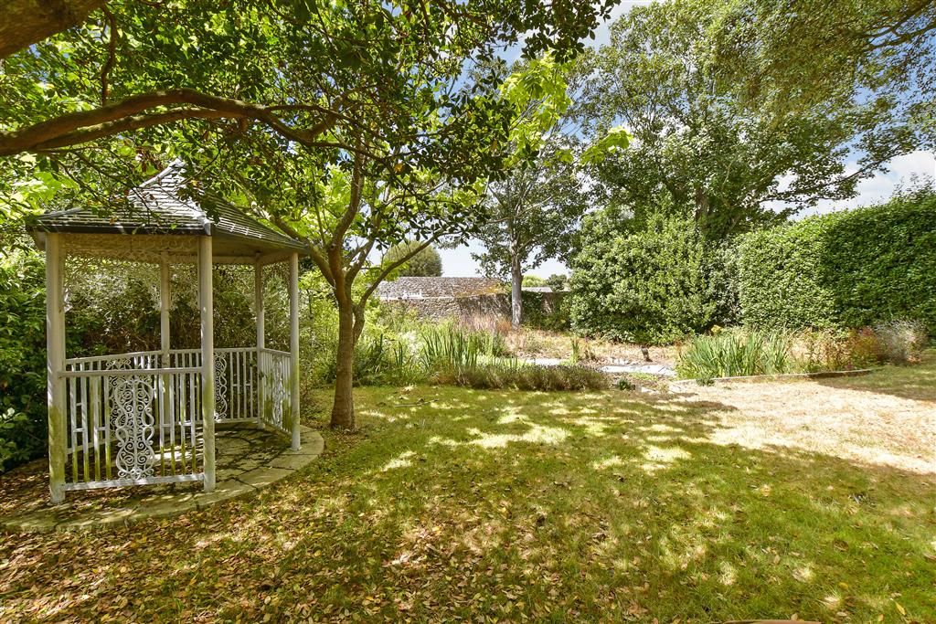 Property photo 3 of 21 Front Garden