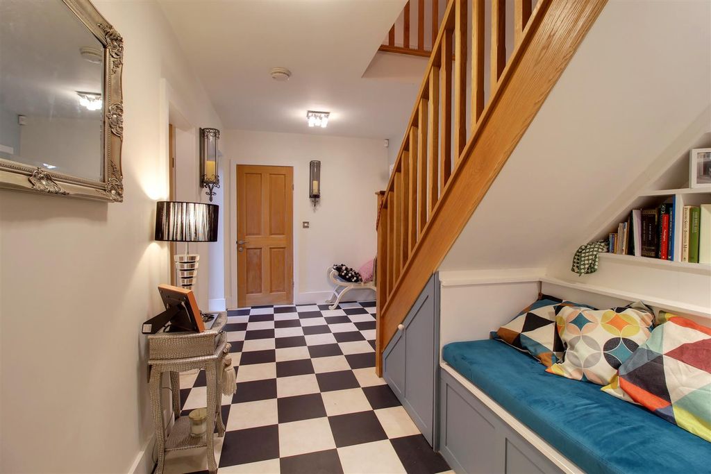 Additional image 5 of 5 bed detached house for salePeplins Way, Brookmans Park AL9