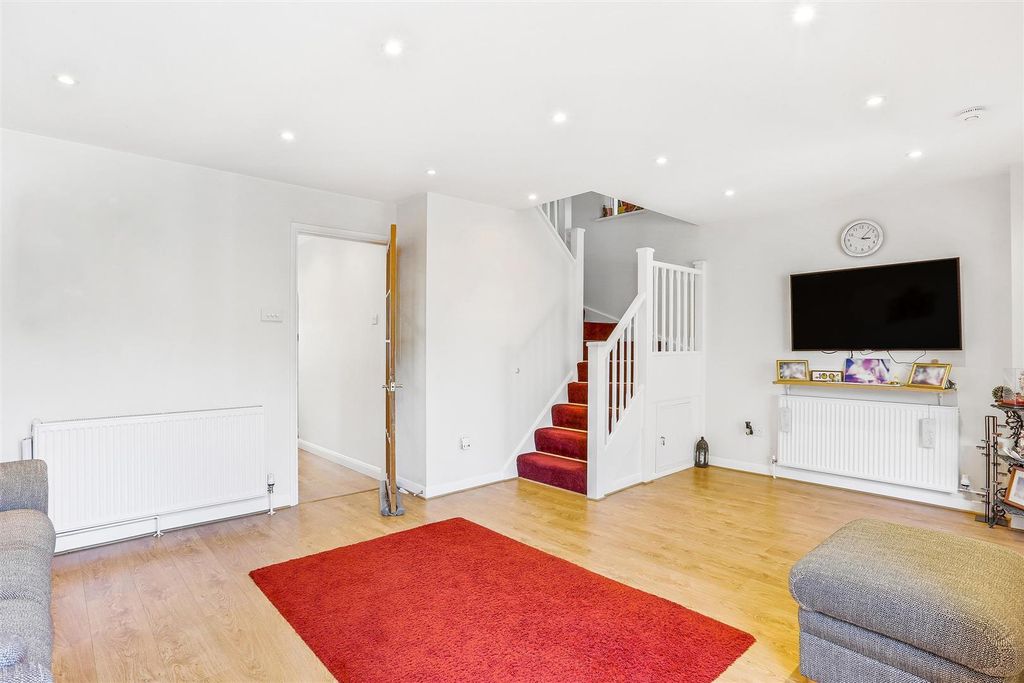 Property photo 3 of 16 Nzxtj0O3Eug9Hvih9Bdaeg.Jpg