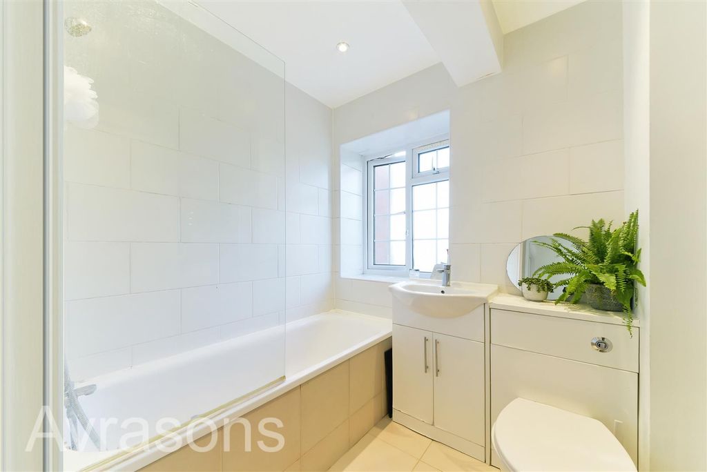 Property photo 3 of 12 Bathroom