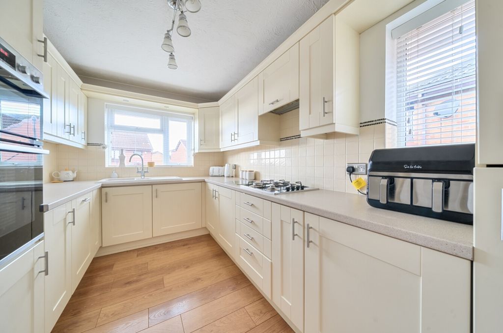 Property photo 2 of 15 Fitted Kitchen