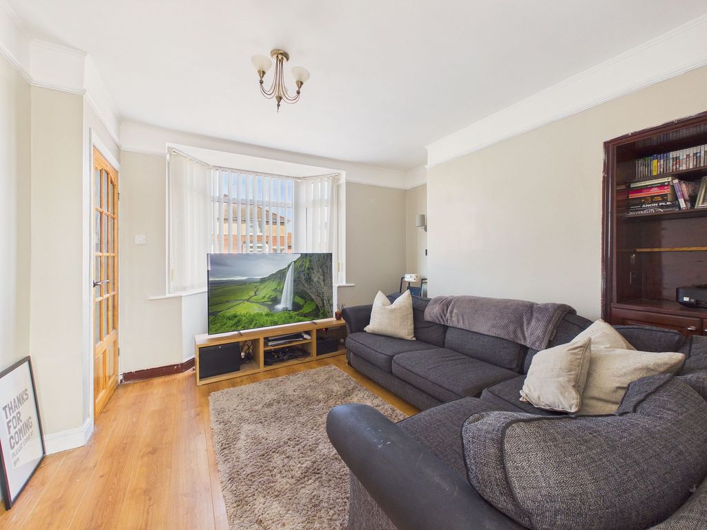 Property photo 2 of 10 Lounge