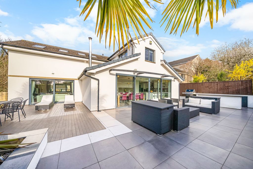 Property photo 2 of 22