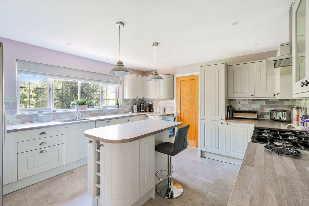 Property photo 3 of 23