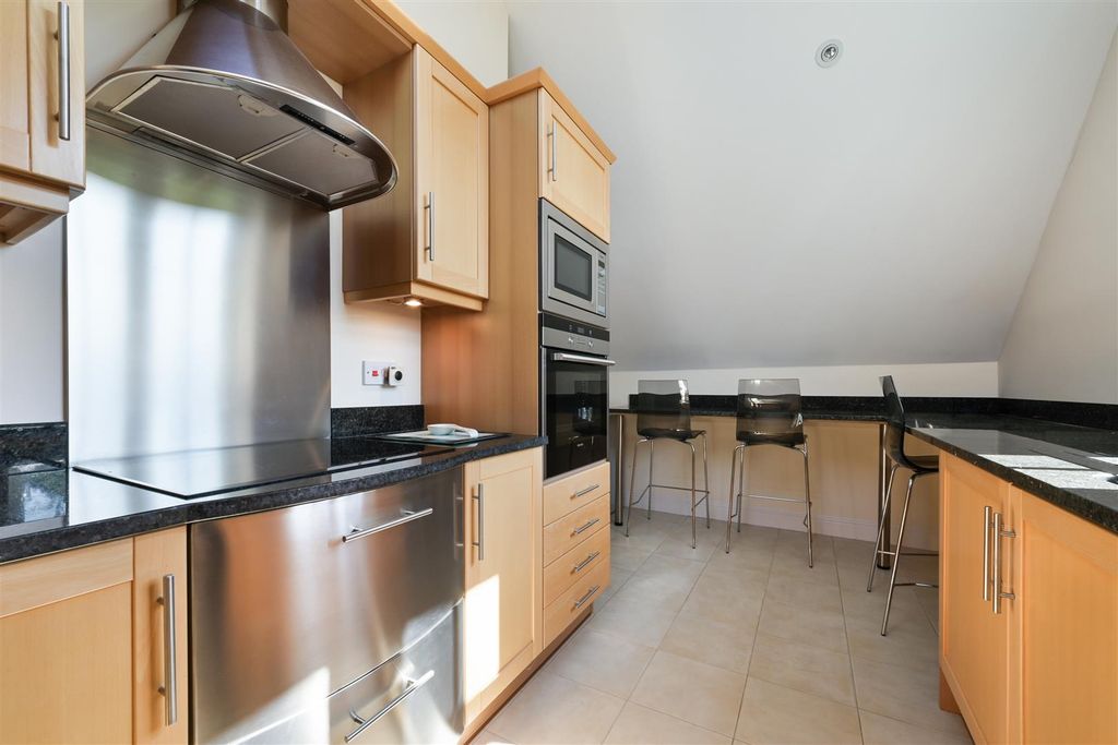 Property photo 3 of 40 Littleton Grange, Flat  (13).Jpg