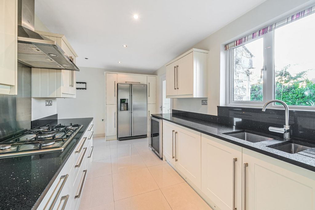 Property photo 2 of 17 Picture No. 29