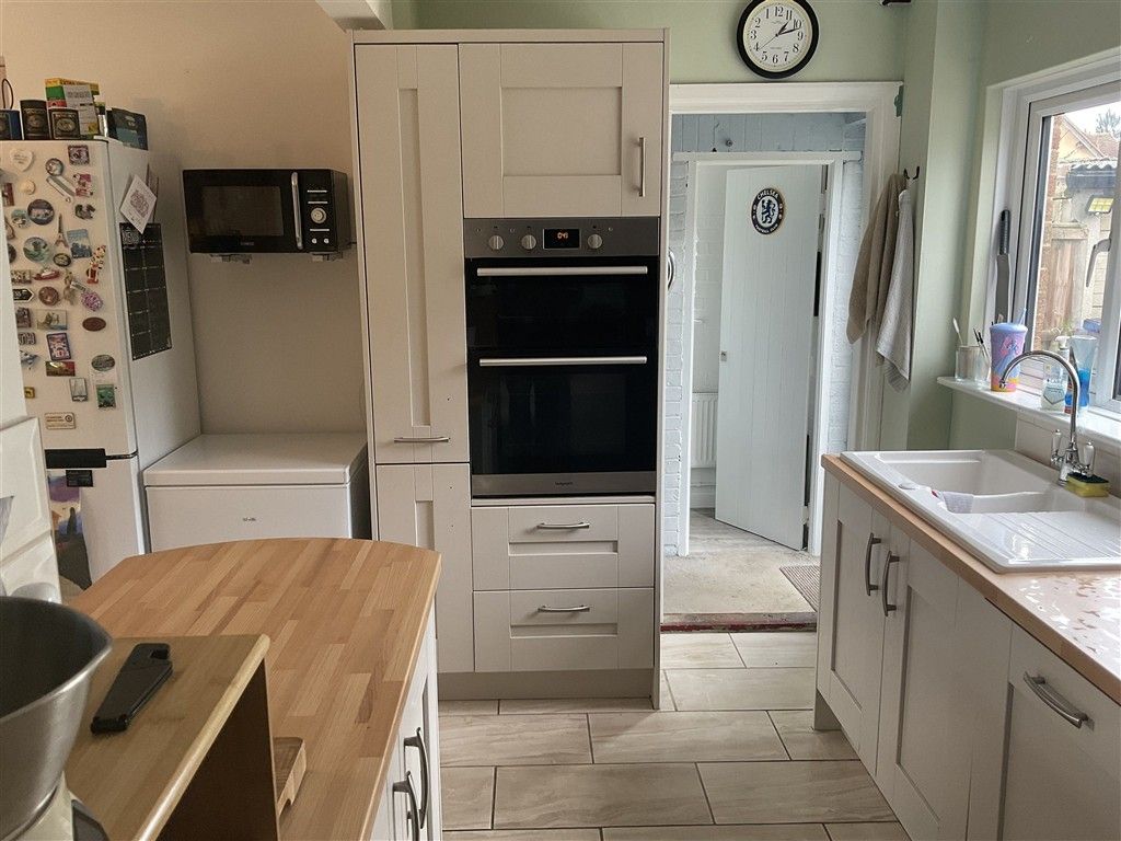 Property photo 3 of 6 Kitchen