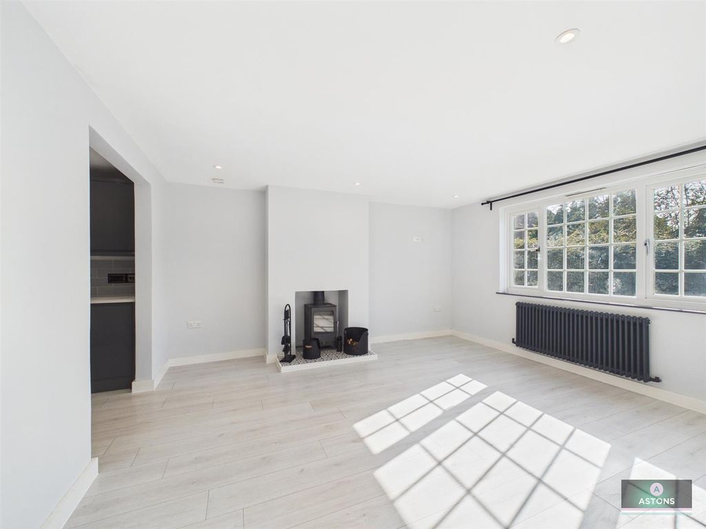 Property photo 2 of 12 Cam02067G0-Pr0197-Still006.Jpg