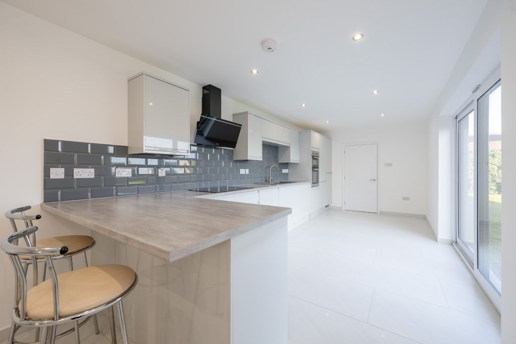 Property photo 2 of 26