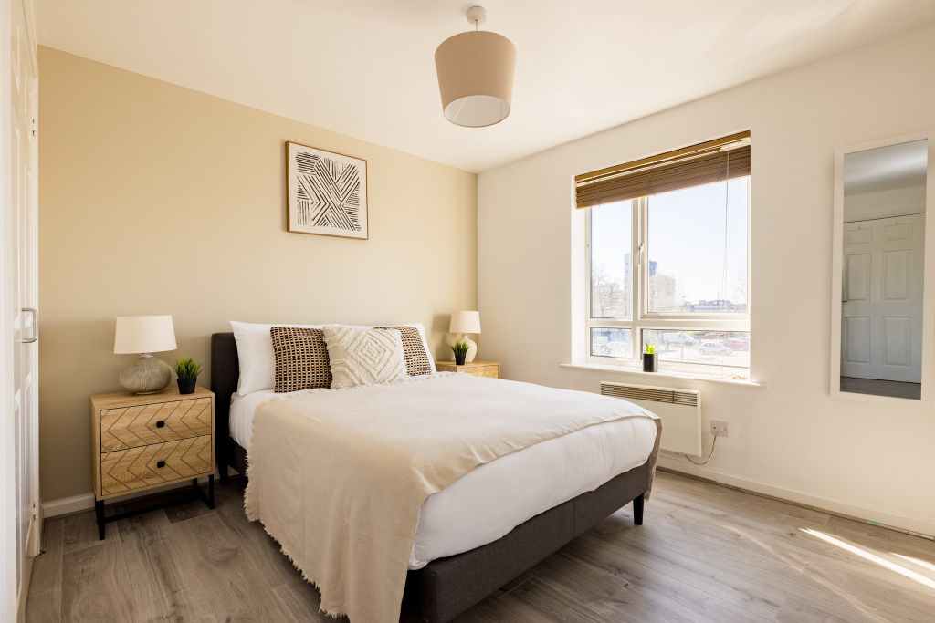 Property photo 3 of 24 Bedroom