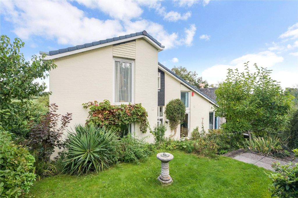 Property photo 2 of 13 Garden