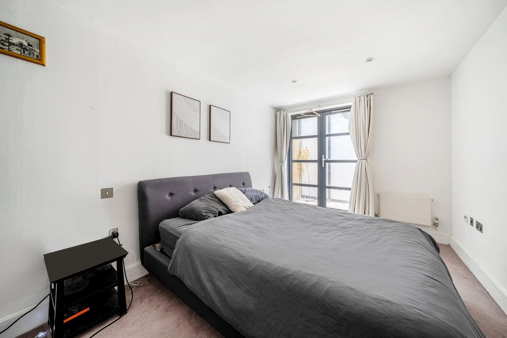 Property photo 2 of 8 Bedroom