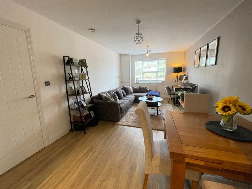 Property photo 2 of 9 4299133