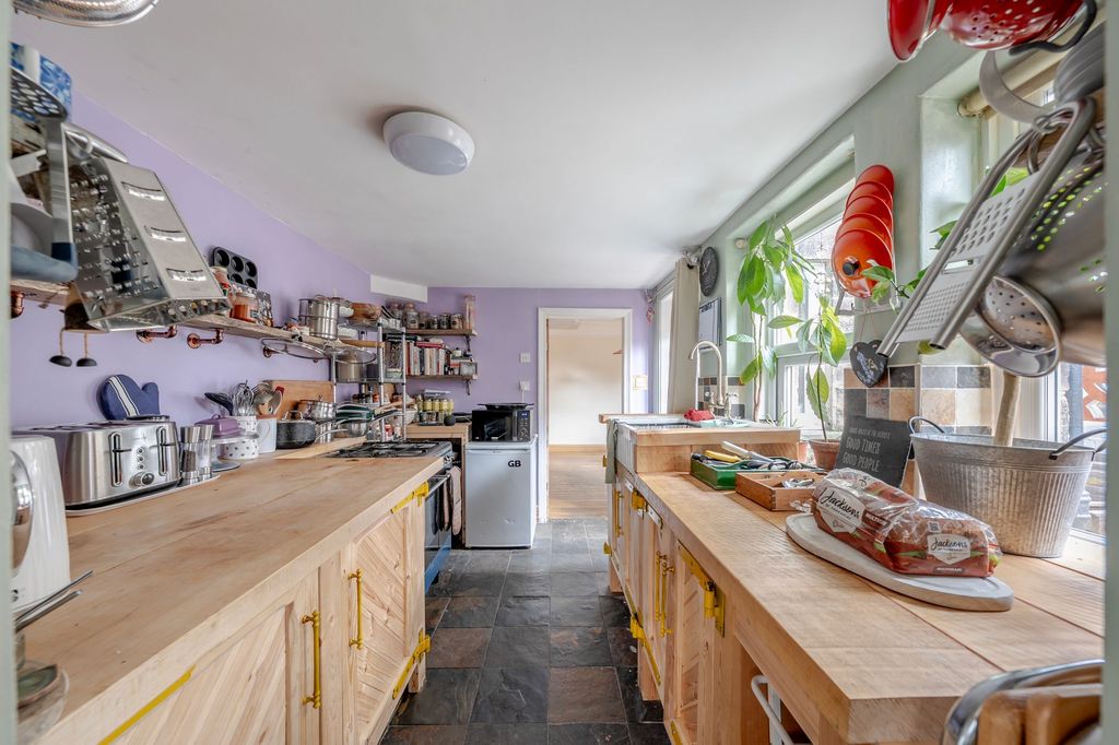 Property photo 2 of 22