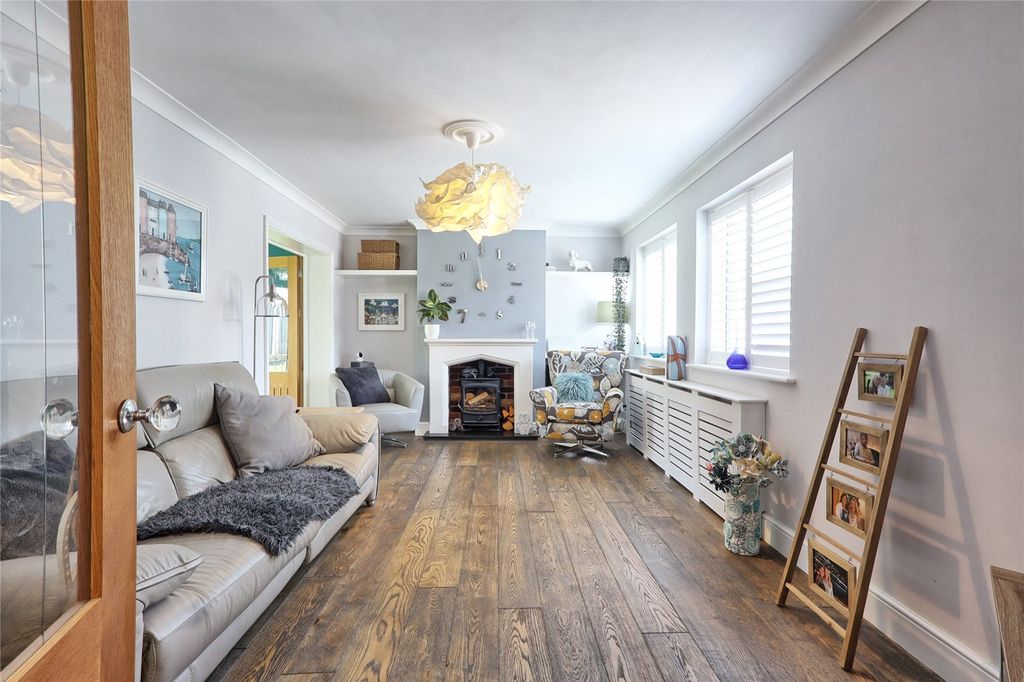 Property photo 1 of 19 Lounge