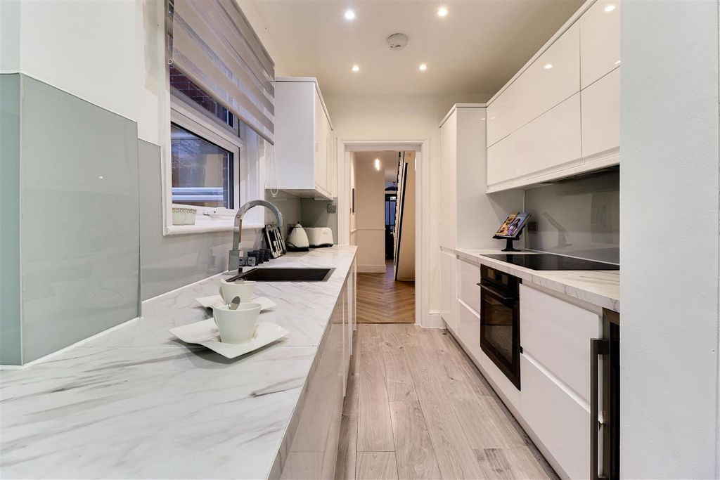 Property photo 3 of 18 12.Jpg