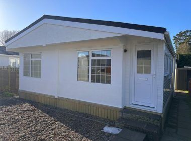 Property photo 2 of 8 Scatterdells Park Preloved Park Home Exterior 2 R7U0Mn1Shfe6Da3Sndas4Fdoqwyfithl01Fulrboxc