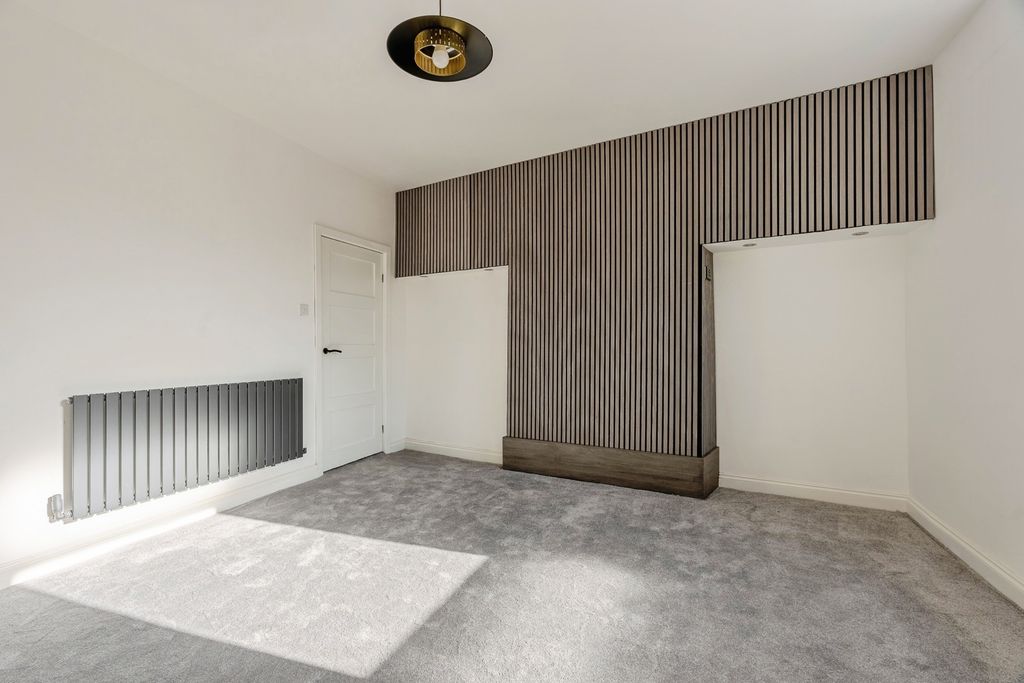 Property photo 3 of 17 Photo