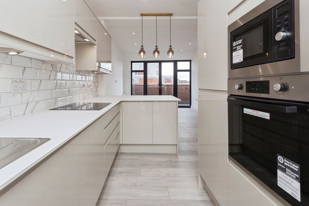 Property photo 2 of 29 Reception/Kitchen