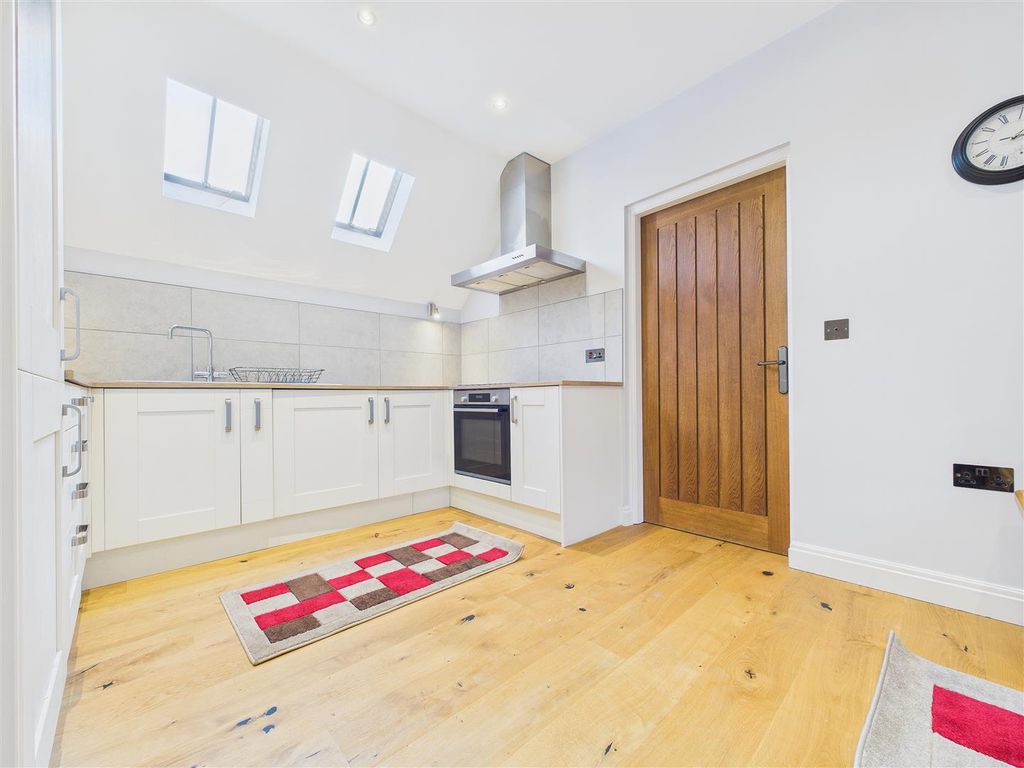 Property photo 3 of 10 Cam01407G0-Pr0045-Still001.Jpg